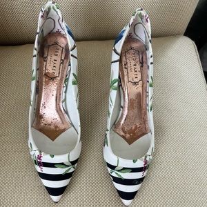Ted Baker Bird pump